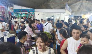 Hoạt động quảng bá sản phẩm tại hội chợ