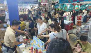 Hoạt động quảng bá sản phẩm tại hội chợ